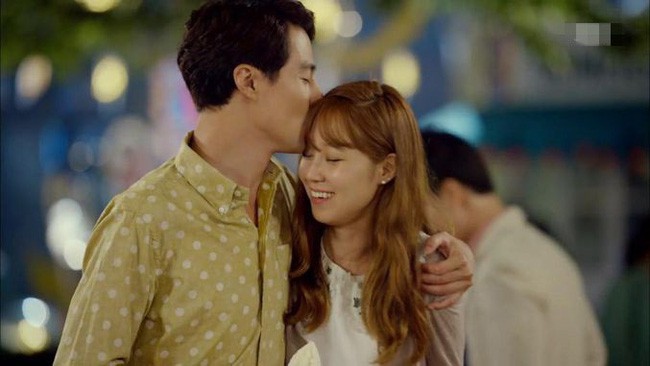 Ngày tôi đưa thiệp mời, người yêu cứ bần thần rồi hỏi tôi: Liệu giờ anh hỏi cưới em có được không?