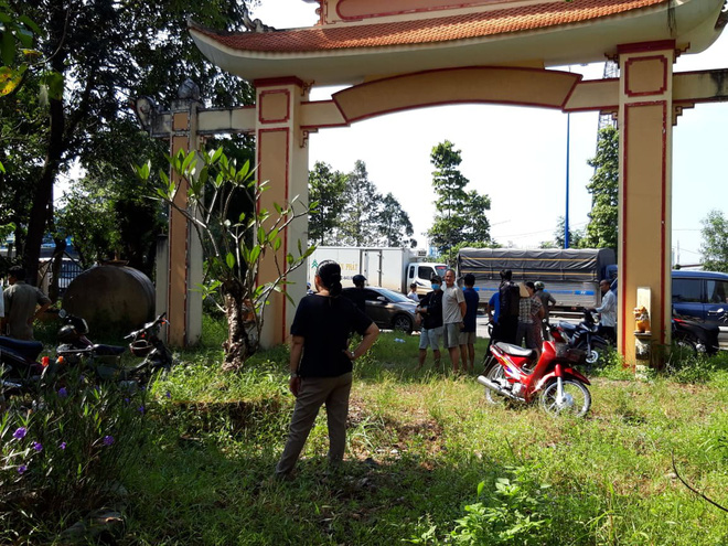 Để lại thư tuyệt mệnh xin lỗi vợ và con trai, người đàn ông treo cổ trong đình