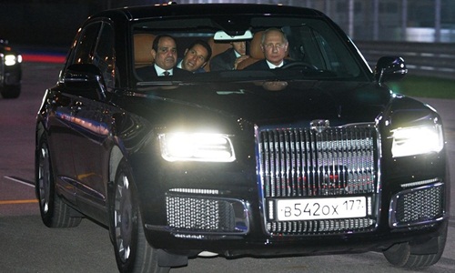 Putin lái xe chở Tổng thống Ai Cập xem đường đua F1