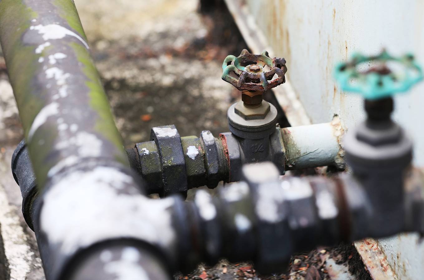 Trạm xử lý nước thải ở Hà Nội bị bỏ hoang 10 năm