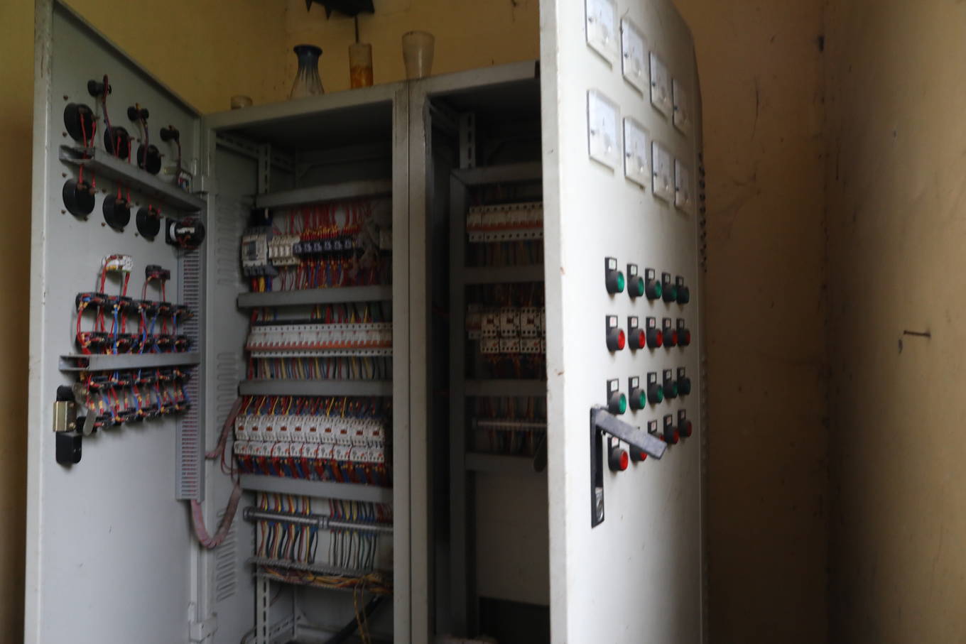 Trạm xử lý nước thải ở Hà Nội bị bỏ hoang 10 năm