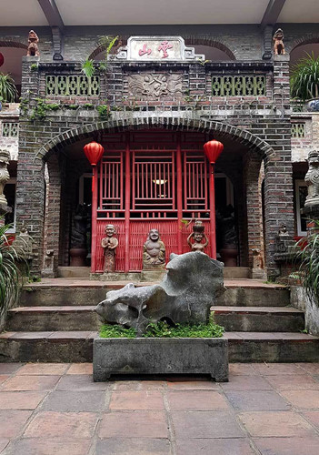 Việt Phủ Thành Chương gây ồn ào được xây dựng cầu kỳ thế nào?