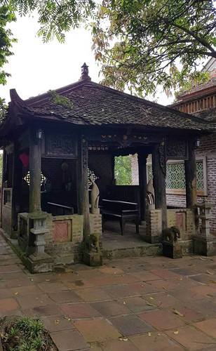 Việt Phủ Thành Chương gây ồn ào được xây dựng cầu kỳ thế nào?