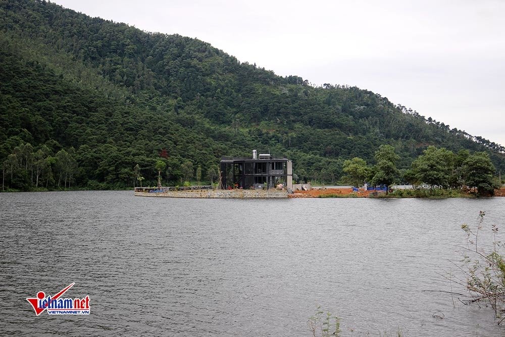 Biệt thự nguy nga mọc trên đất rừng phòng hộ Sóc Sơn