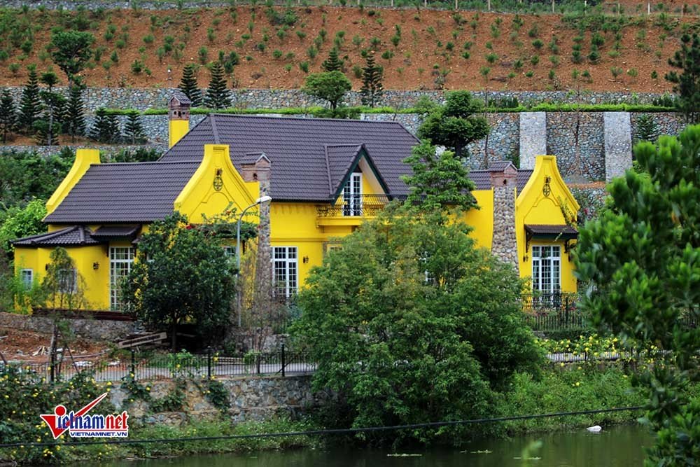 Biệt thự nguy nga mọc trên đất rừng phòng hộ Sóc Sơn