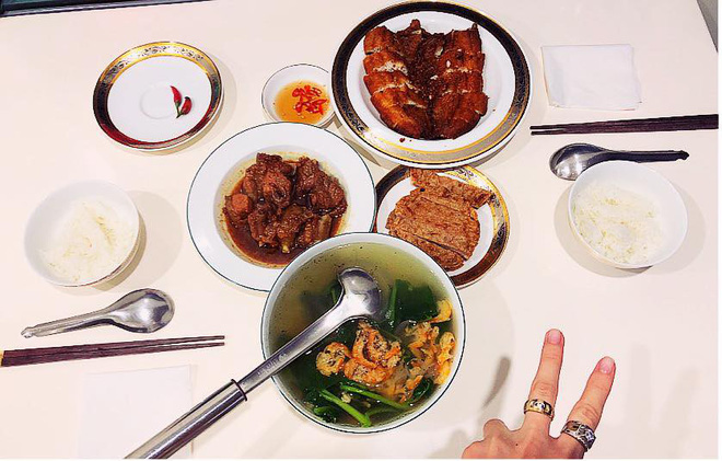 Nhiều chị em nội trợ bóc mẽ mâm cơm 500k của cô vợ chi 50 triệu tiền ăn/tháng cho 2 vợ chồng ở Sài Gòn