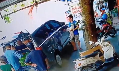 Thanh niên đi xế hộp tiện tay bế trộm chó: Nửa đêm đến xin không làm căng