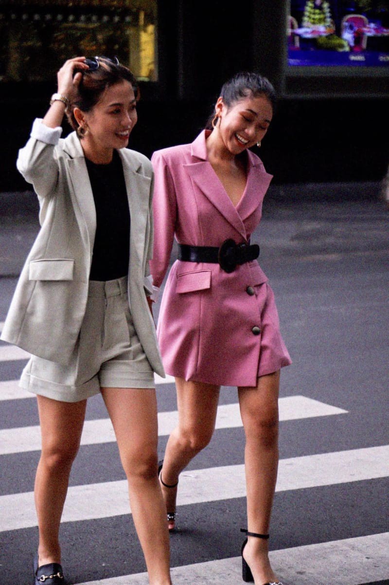 Anh chàng độc thân: Fan nước ngoài ăn mừng rầm rộ khi Trúc Như và Minh Thư tuyên bố chính thức bên nhau