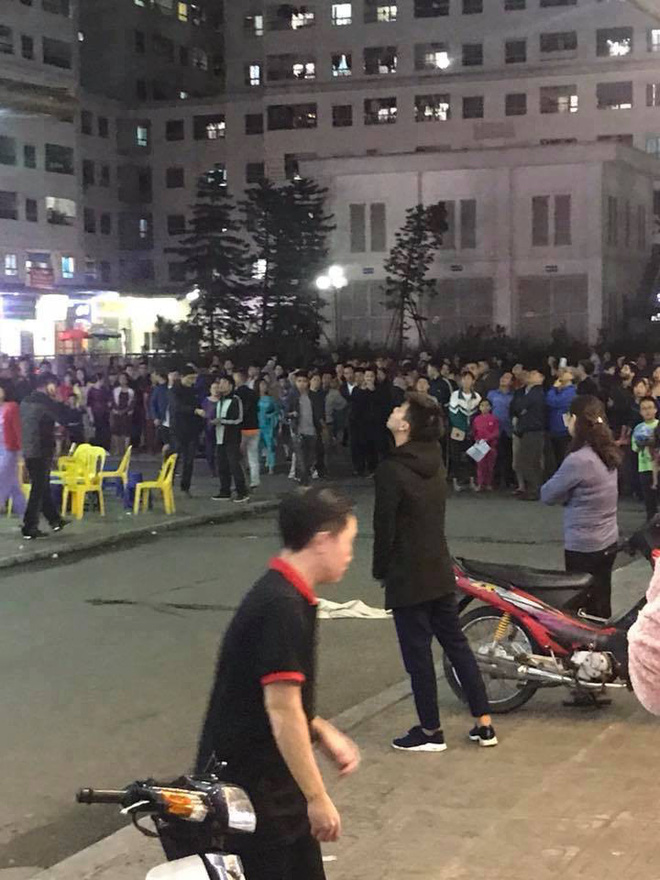 Phát hiện thi thể bé sơ sinh ở chung cư Linh Đàm, hàng trăm người dân tập trung theo dõi