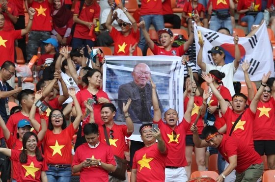 HLV Park Hang Seo: AFF Cup là gì mà nặng đến thế?