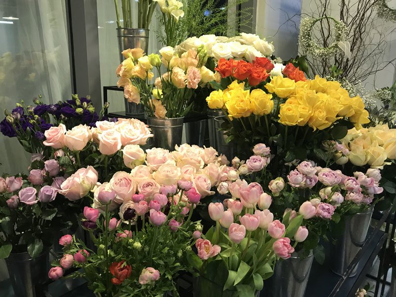 30 phút bán ngàn bông hồng: Giá tăng gấp 3, vì tình yêu không tiếc