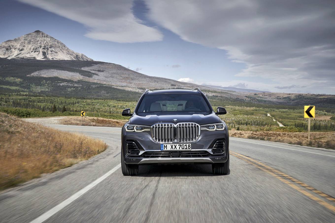 BMW X7 2019 - SUV cỡ lớn mới giá từ 73.900 USD
