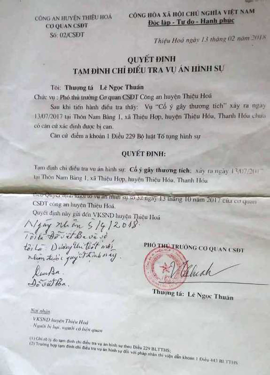 Bị ngăn chặt cây hoa sữa, 8 người xông ra đánh, chém vợ chồng hàng xóm dã man