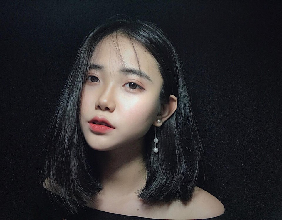 Nữ sinh Sài Gòn bị đồn phẫu thuật thẩm mỹ để giống IU, thường xuyên bị tán tỉnh dù đã có người yêu