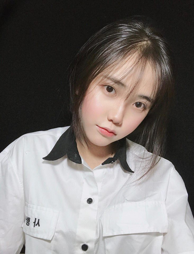 Nữ sinh Sài Gòn bị đồn phẫu thuật thẩm mỹ để giống IU, thường xuyên bị tán tỉnh dù đã có người yêu