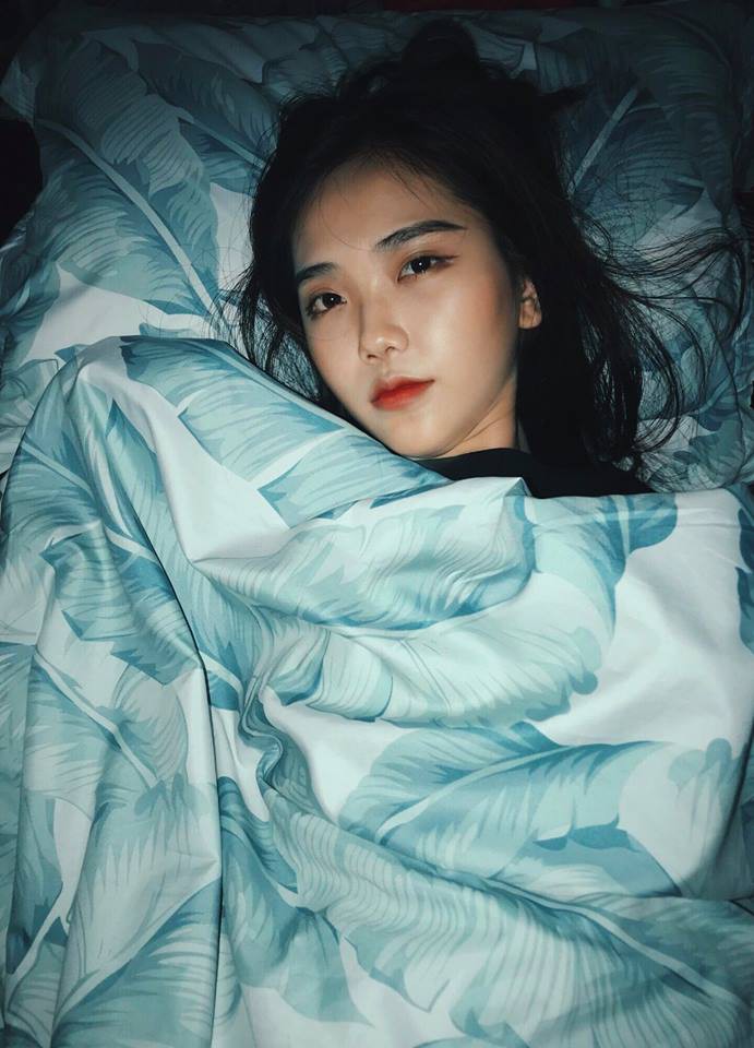 Nữ sinh Sài Gòn bị đồn phẫu thuật thẩm mỹ để giống IU, thường xuyên bị tán tỉnh dù đã có người yêu