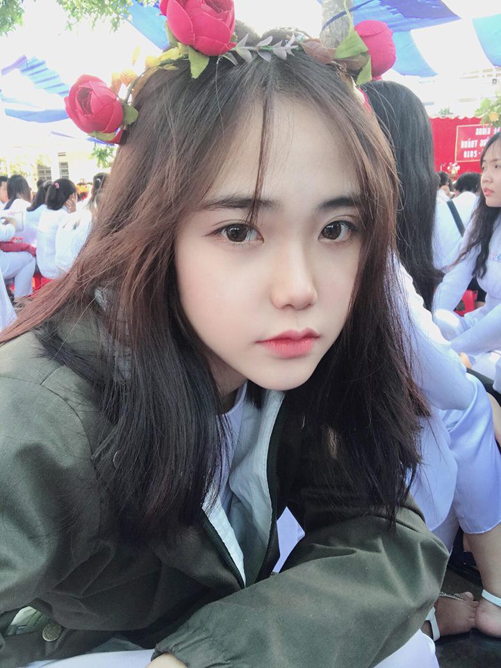 Nữ sinh Sài Gòn bị đồn phẫu thuật thẩm mỹ để giống IU, thường xuyên bị tán tỉnh dù đã có người yêu