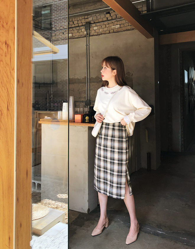 Ấm áp lại biến hóa cực khéo từ điệu đà đến cá tính, áo nỉ chính là item các nàng nên rục rịch sắm ngay