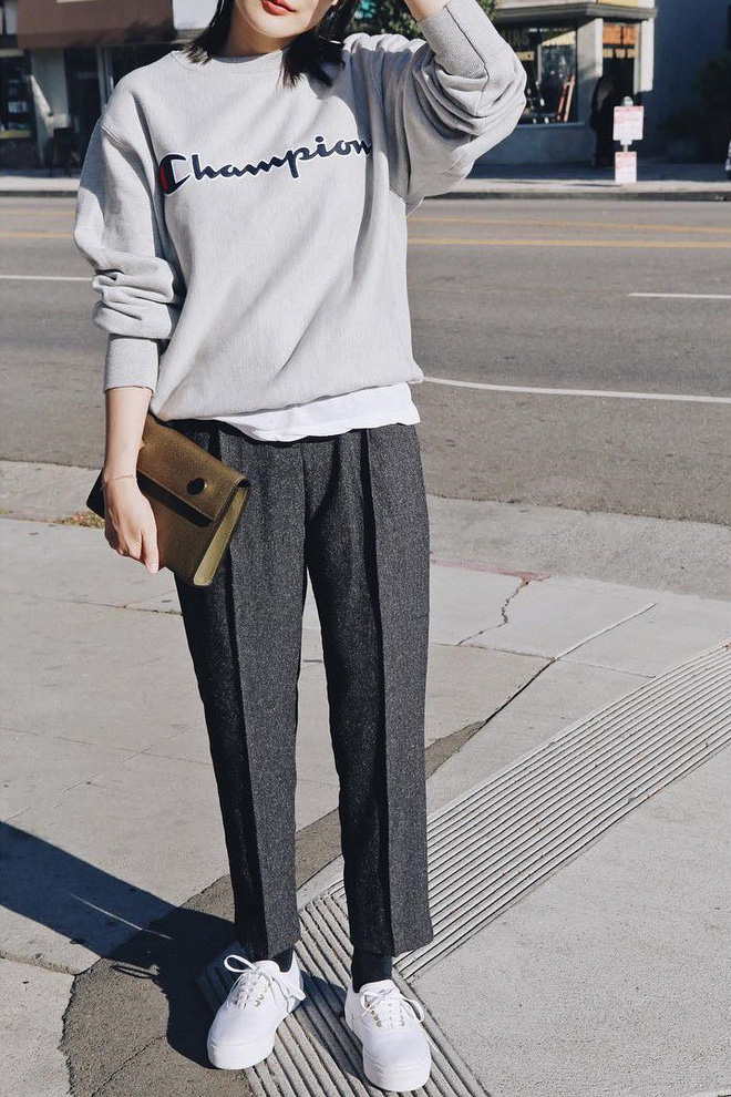 Ấm áp lại biến hóa cực khéo từ điệu đà đến cá tính, áo nỉ chính là item các nàng nên rục rịch sắm ngay