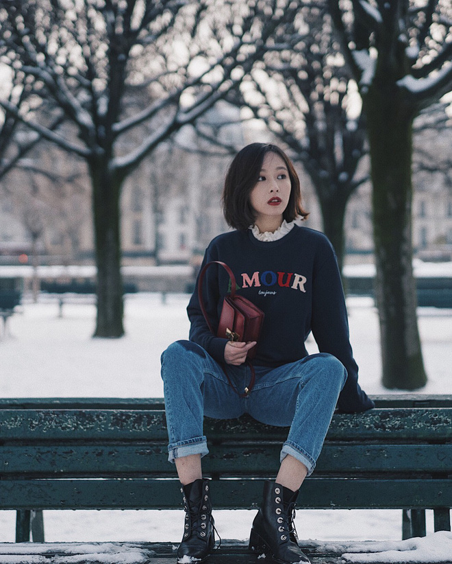 Ấm áp lại biến hóa cực khéo từ điệu đà đến cá tính, áo nỉ chính là item các nàng nên rục rịch sắm ngay