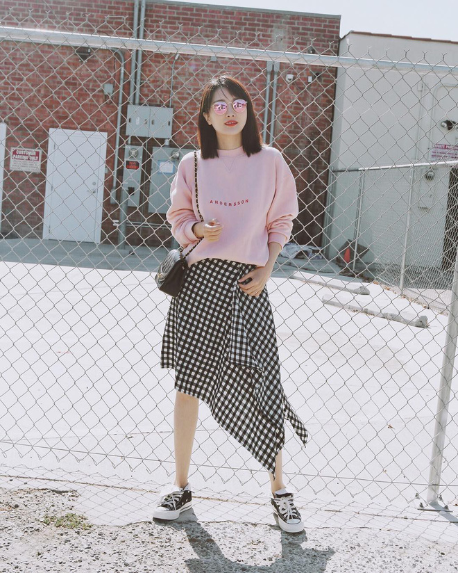 Ấm áp lại biến hóa cực khéo từ điệu đà đến cá tính, áo nỉ chính là item các nàng nên rục rịch sắm ngay