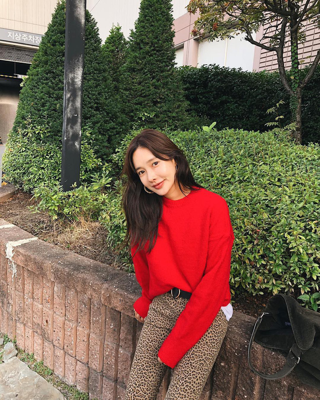 Ấm áp lại biến hóa cực khéo từ điệu đà đến cá tính, áo nỉ chính là item các nàng nên rục rịch sắm ngay