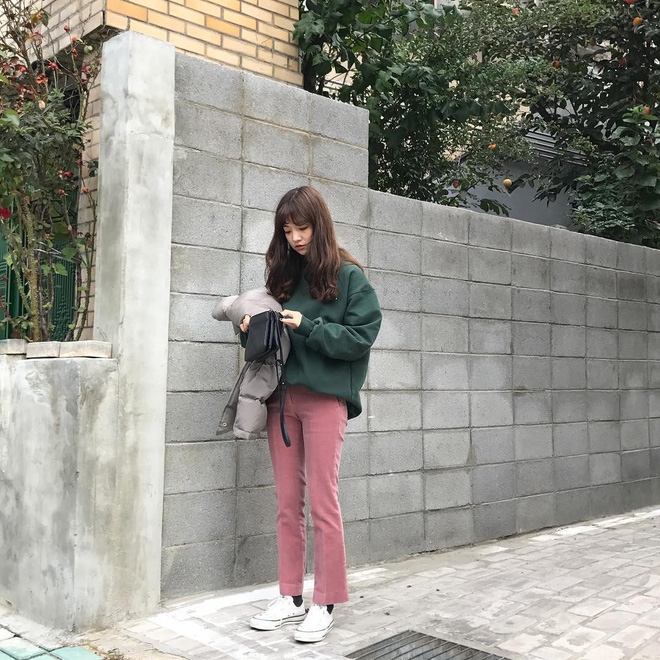 Ấm áp lại biến hóa cực khéo từ điệu đà đến cá tính, áo nỉ chính là item các nàng nên rục rịch sắm ngay