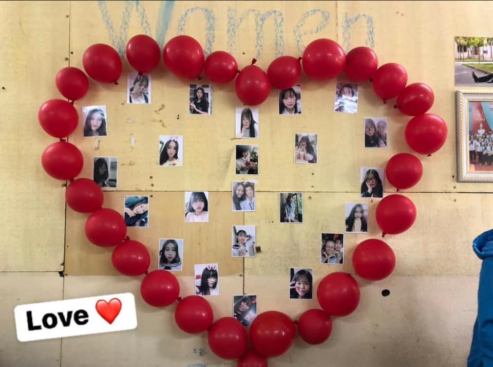 Lớp nhà người ta: Tặng quà 20/10 cho các bạn nữ toàn là băng vệ sinh, mỳ hộp, dép tổ ong...