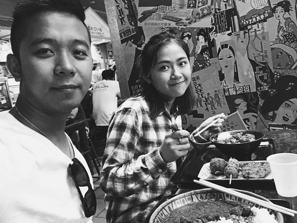 Kiên trì nhắn 15 tin mỗi ngày, chàng trai cưới được crush đẹp mà chảnh kém 9 tuổi