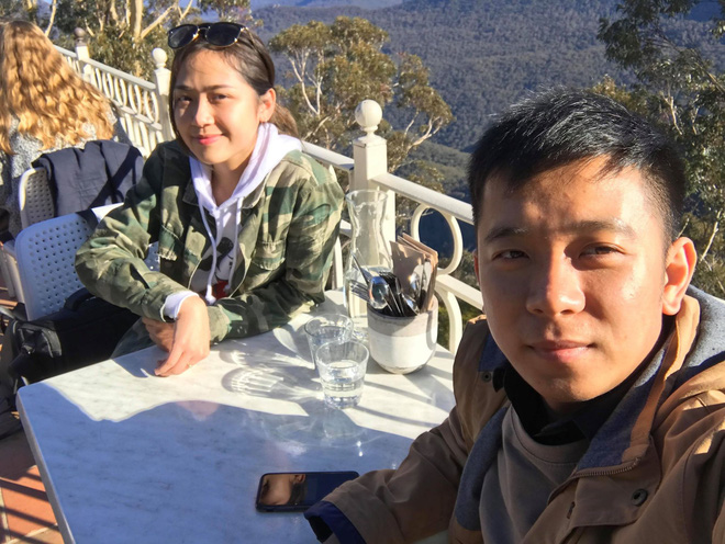 Kiên trì nhắn 15 tin mỗi ngày, chàng trai cưới được crush đẹp mà chảnh kém 9 tuổi