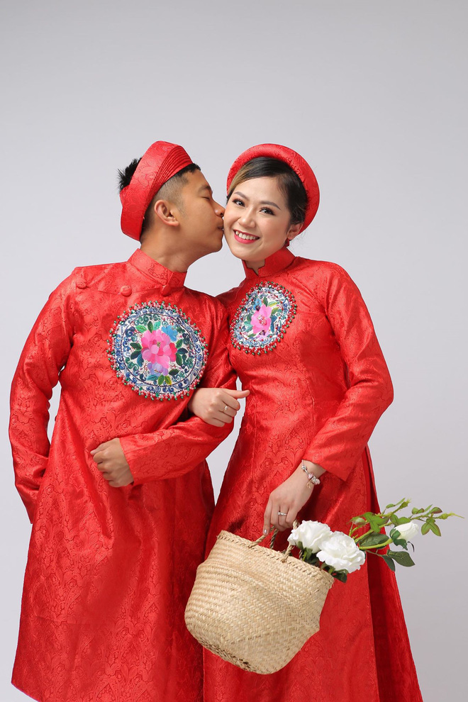 Kiên trì nhắn 15 tin mỗi ngày, chàng trai cưới được crush đẹp mà chảnh kém 9 tuổi