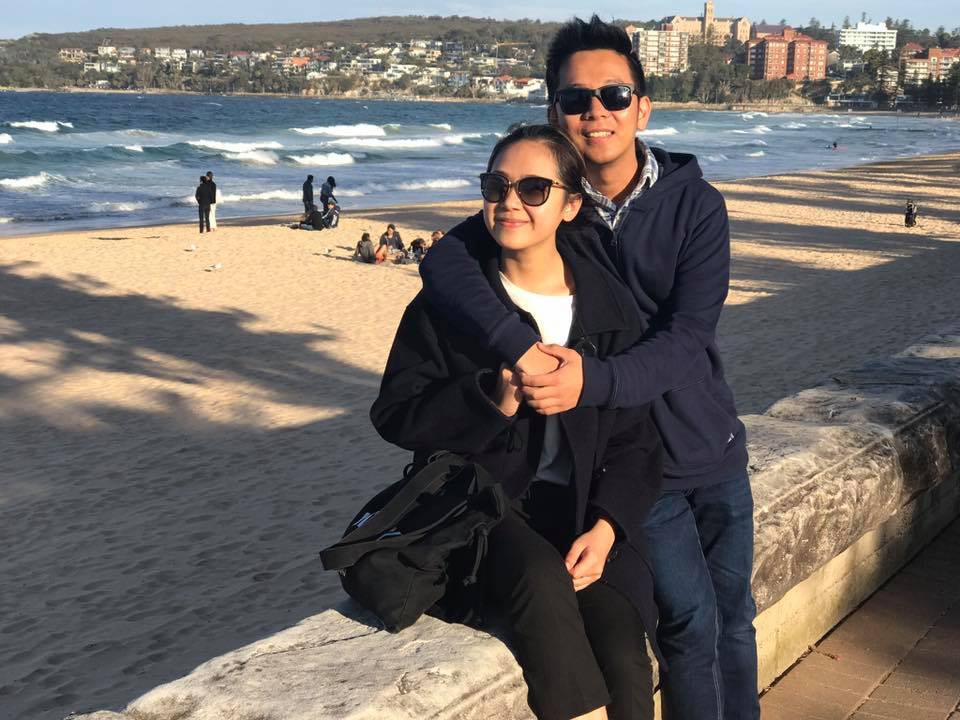 Kiên trì nhắn 15 tin mỗi ngày, chàng trai cưới được crush đẹp mà chảnh kém 9 tuổi