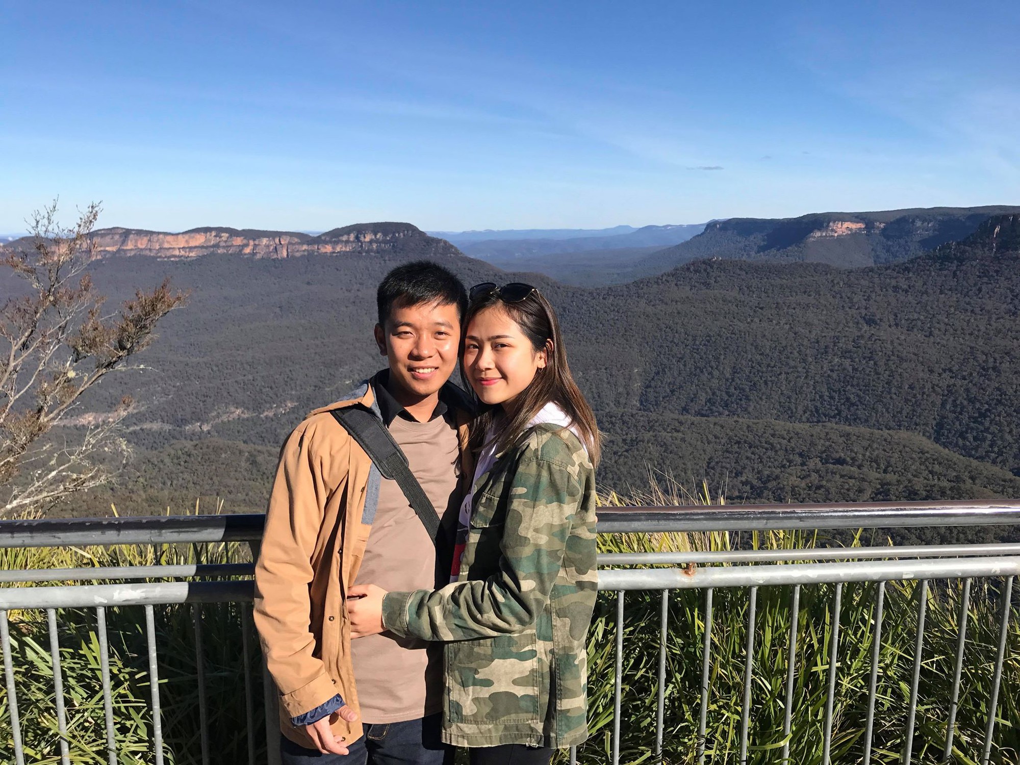 Kiên trì nhắn 15 tin mỗi ngày, chàng trai cưới được crush đẹp mà chảnh kém 9 tuổi