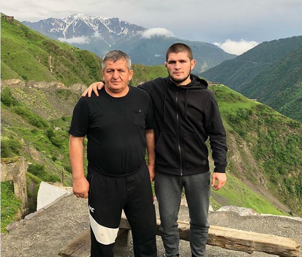 Gác lại thù hận, bố của Khabib bất ngờ mời McGregor đến Nga dự một bữa tiệc đặc biệt