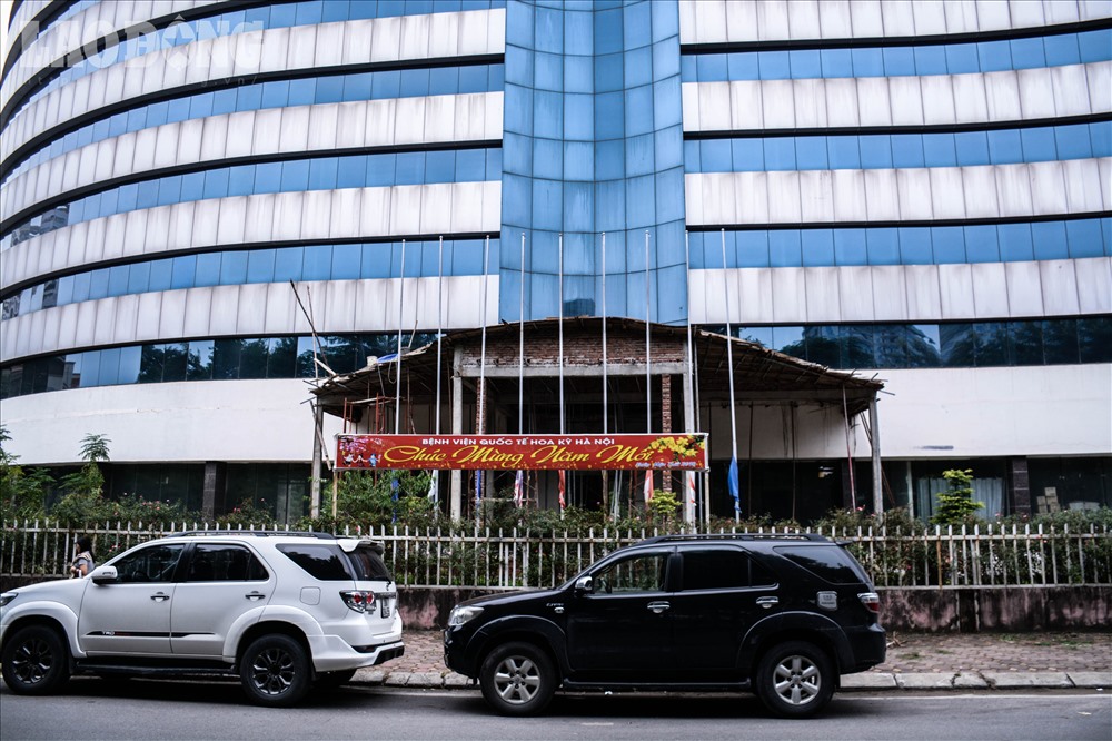 Cận cảnh bệnh viện nghìn tỉ bị lãng quên lạnh lẽo giữa lòng Hà Nội