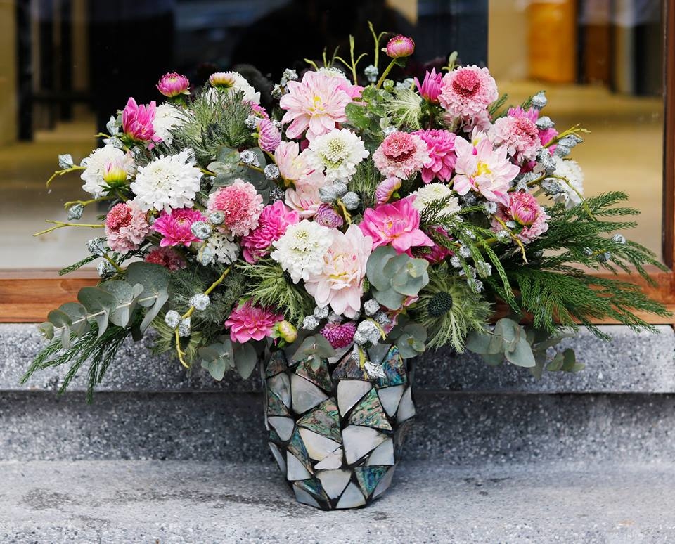 Ngày 20/10, chị em thích hoa đồng nội, quý ông chuộng hoa hồng