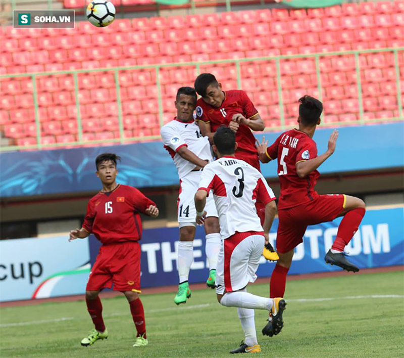 HLV Hoàng Anh Tuấn đổ lỗi khéo cho chủ nhà Indonesia sau trận thua ngược đáng quên