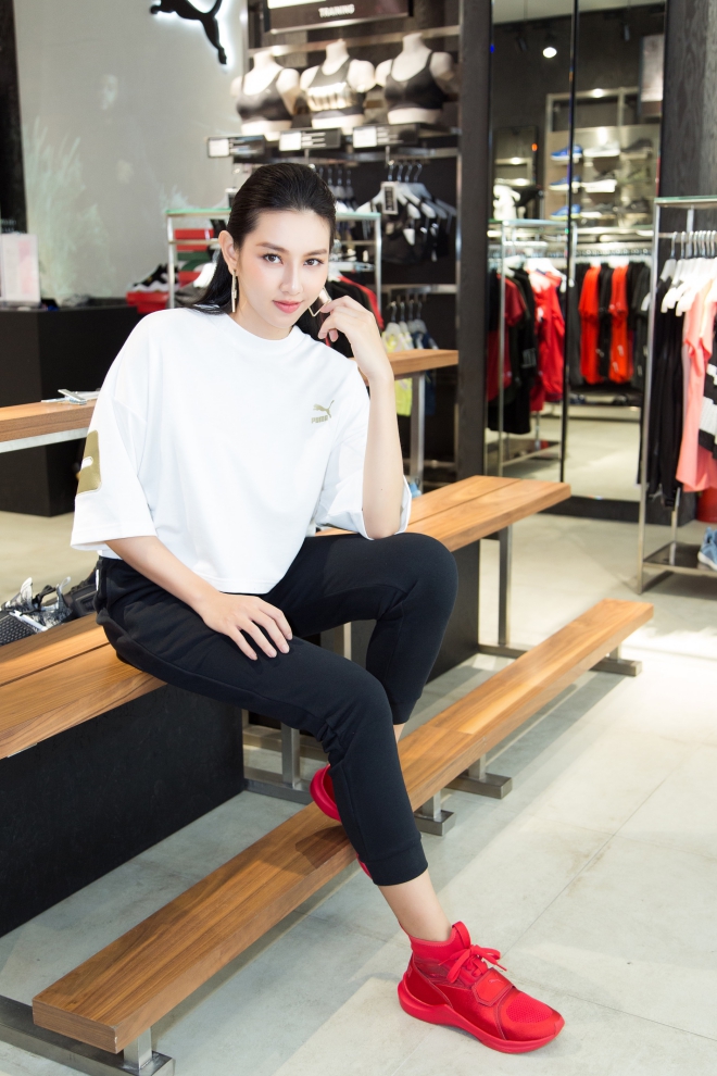 Nguyễn Thúc Thùy Tiên gấp rút chuẩn bị lên đường tham dự Miss International 2018