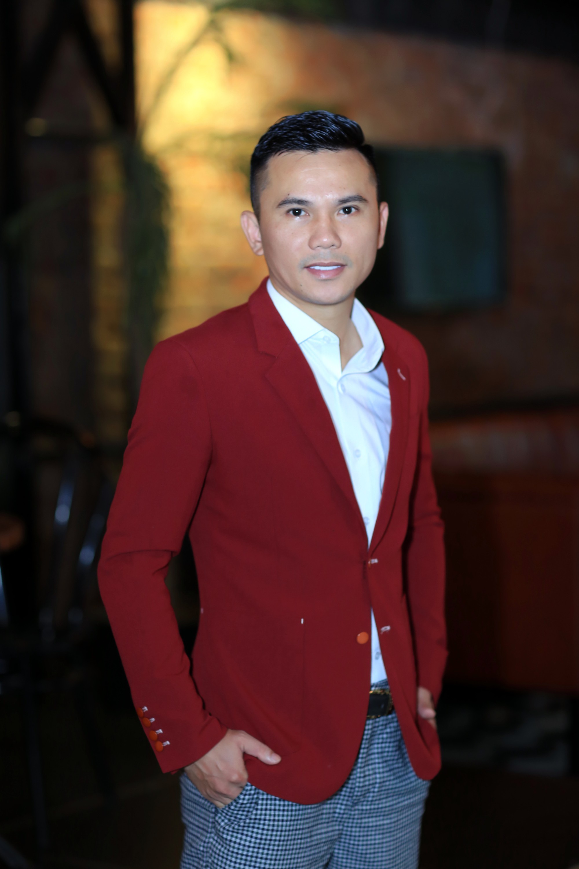 Tuấn Hưng được bạn thân Tú Dưa tặng ca khúc mới sau hàng loạt tai nạn liên tiếp