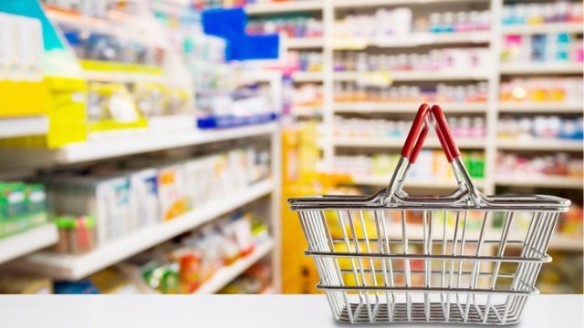 Chiếc áo sơmi 150 ngàn: Giá không thể cưỡng, tràn chiếm thị trường