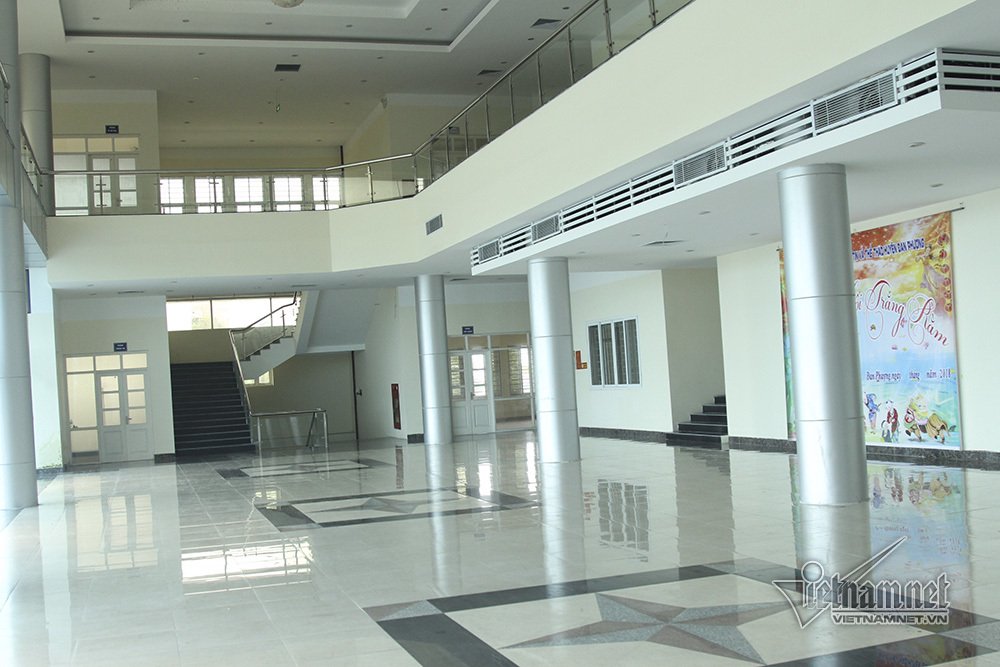 Cảnh khó tin trong nhà hát trăm tỷ ở ngoại thành Hà Nội