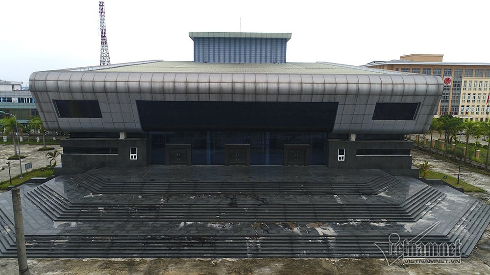 Cảnh khó tin trong nhà hát trăm tỷ ở ngoại thành Hà Nội