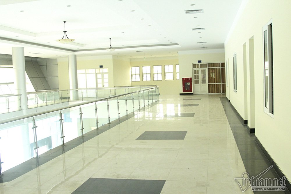 Cảnh khó tin trong nhà hát trăm tỷ ở ngoại thành Hà Nội