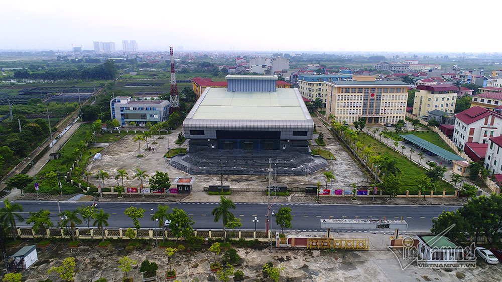 Cảnh khó tin trong nhà hát trăm tỷ ở ngoại thành Hà Nội