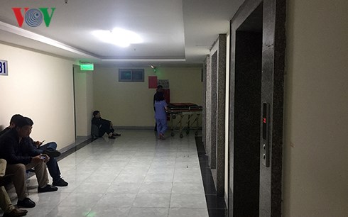 Thi thể trẻ sơ sinh tại sân chung cư Linh Đàm: 3 người tình nghi là ai?