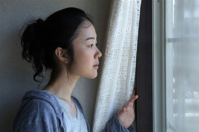 20/10 nhận được quà CPN đến cơ quan, tôi xây xẩm mặt mày khi nhận ra đó là do bồ nhí của chồng gửi tặng