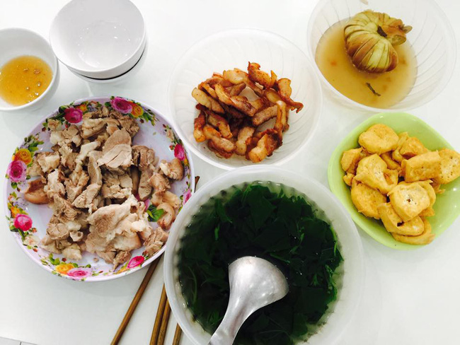 Mẹ trẻ tự hào khoe bữa ăn sang chảnh 200k đầy ắp thịt cá, nhưng chị em chê tơi bời vì vừa thừa, vừa thiếu