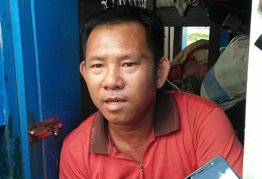 Ngư dân bàng hoàng kể lại giây phút bị tàu lạ đâm giữa biển