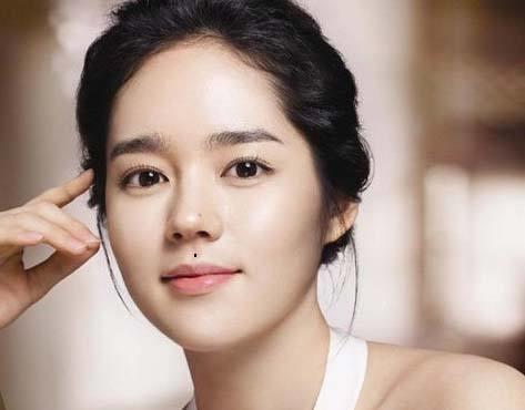 3 nốt ruồi kéo tụt cả nhan sắc nhưng lại là phú quý trời cho