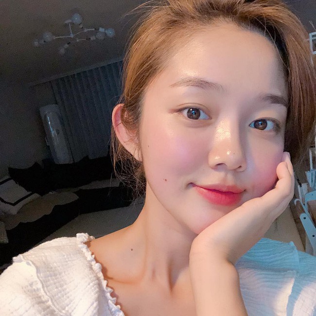 Chăm da mùa lạnh: Hóa ra phải bôi serum và kem dưỡng lúc da đang ẩm thì mới có hiệu quả hoàn toàn Chăm da mùa lạnh: Hóa ra phải bôi serum và kem dưỡng lúc da đang ẩm thì mới có hiệu quả hoàn toàn